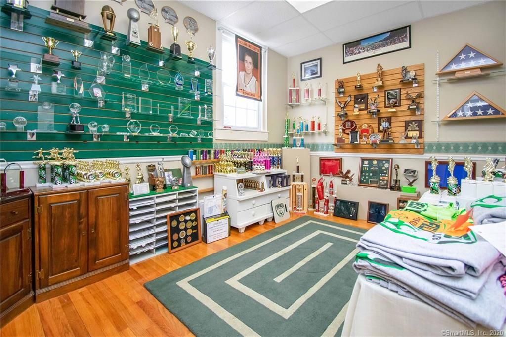 492 Enfield St, Enfield, CT 06082